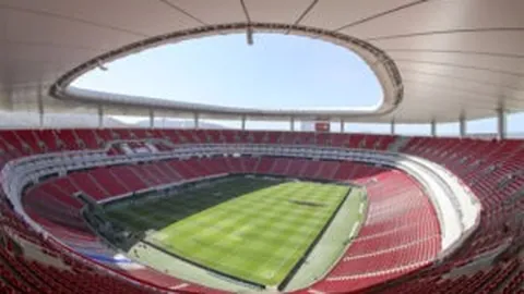 东契奇34分三双力挽狂澜，詹姆斯绝杀致胜 湖人险夺120-119胜利